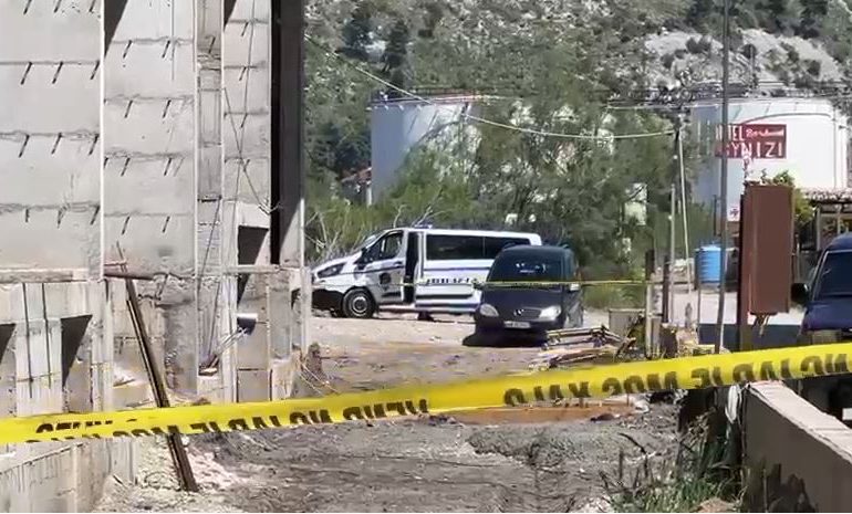 Detaje nga ngjarja e rëndë në Shëngjin/ Punëtori humbi jetën pasi u rrëzua, disa persona e dërguan në spital dhe u “zhdukën” (EMRI)