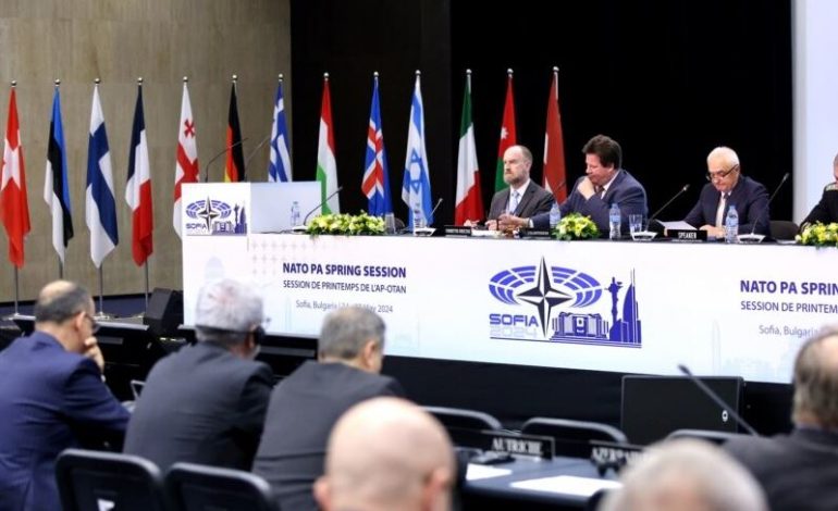 Serbia i kërkon NATO-s të mos avancojë statusin e Kosovës, zbardhet letra