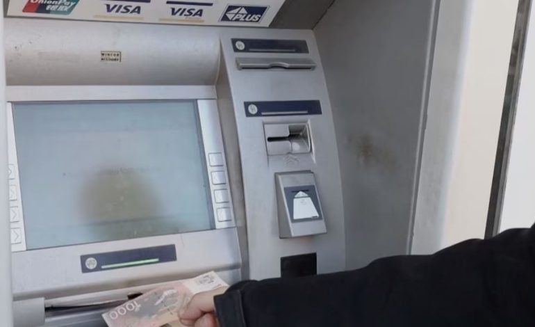 Mbyllja e degëve të bankës serbe në veri të Kosovës, reagon BE: Përshkallëzues dhe kundër frymës së normalizimit