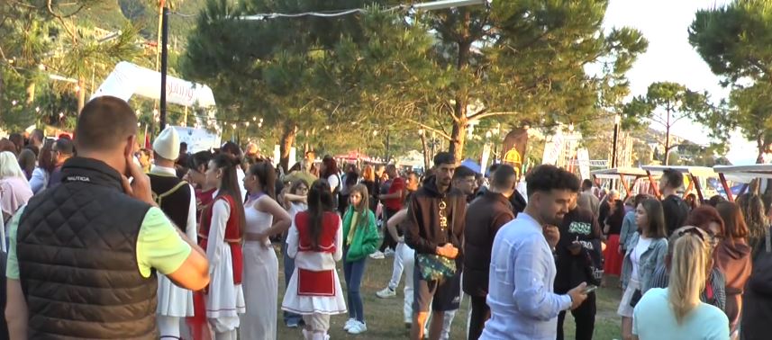 Mes këngës e valles, Vlora hap zyrtarisht sezonin turistik, edhe pse nuk u mbyll asnjë ditë të vitit