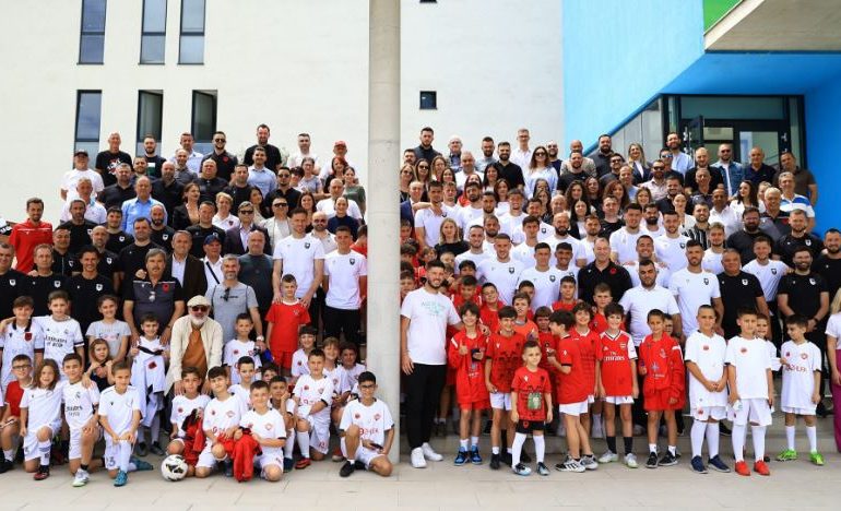 Kombëtarja niset për në Austri, administrata e FSHF-së përcjell kuqezinjtë drejt rrugëtimit të Euro 2024