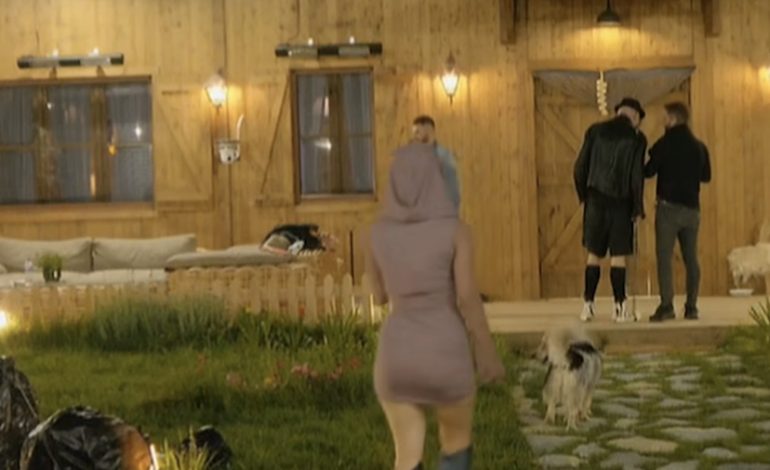 U largua pak kohë më parë, ja cili konkurrent u rikthye përsëri në garë