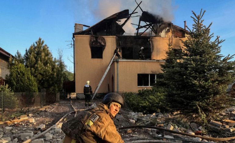 Front i ri lufte në Ukrainë, sulme të njëpasnjëshme në Kharkiv/ Zelensky: Rusia po përgatit ofensivë madhore