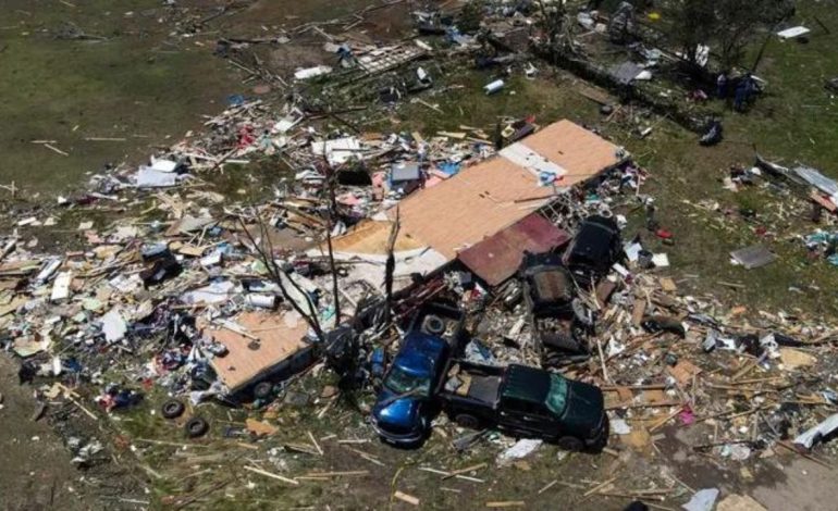 SHBA goditet nga stuhi shkatërrimtare/ Tornado të fuqishme në disa shtete, 25 viktima