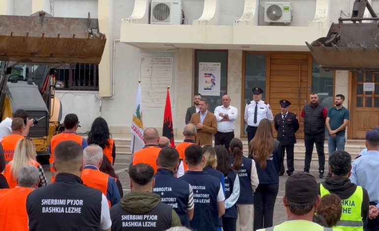 Sezoni turistik, Bashkia Lezhë ngre grup të posaçëm pune! 150 punonjës dhe 25 mjete zhvendosen në Shëngjin e Tale