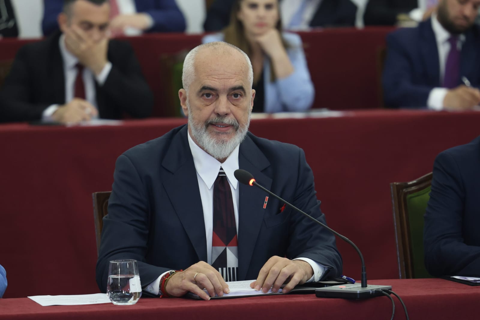 Opozita reagon e përçarë ndaj ftesës së Ramës për reforma në “interes të kombit”