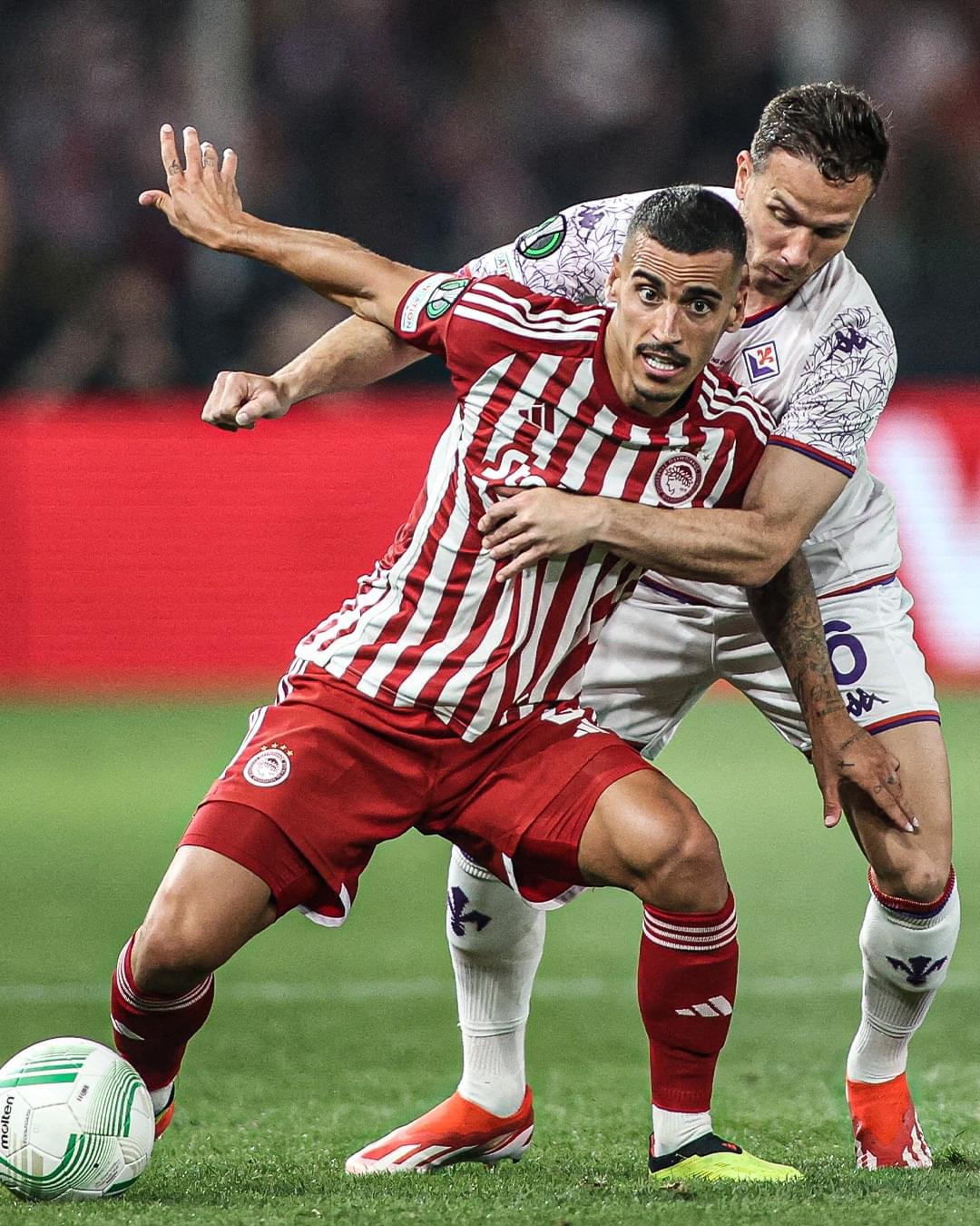VIDEO/ Olympiacos feston në Athinë, triumf me zemër në finalen e Conference League, bie Fiorentina