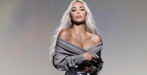 “A po merr frymë?”/ Të gjithë të shqetësuar për veshjen e Kim në Met Gala