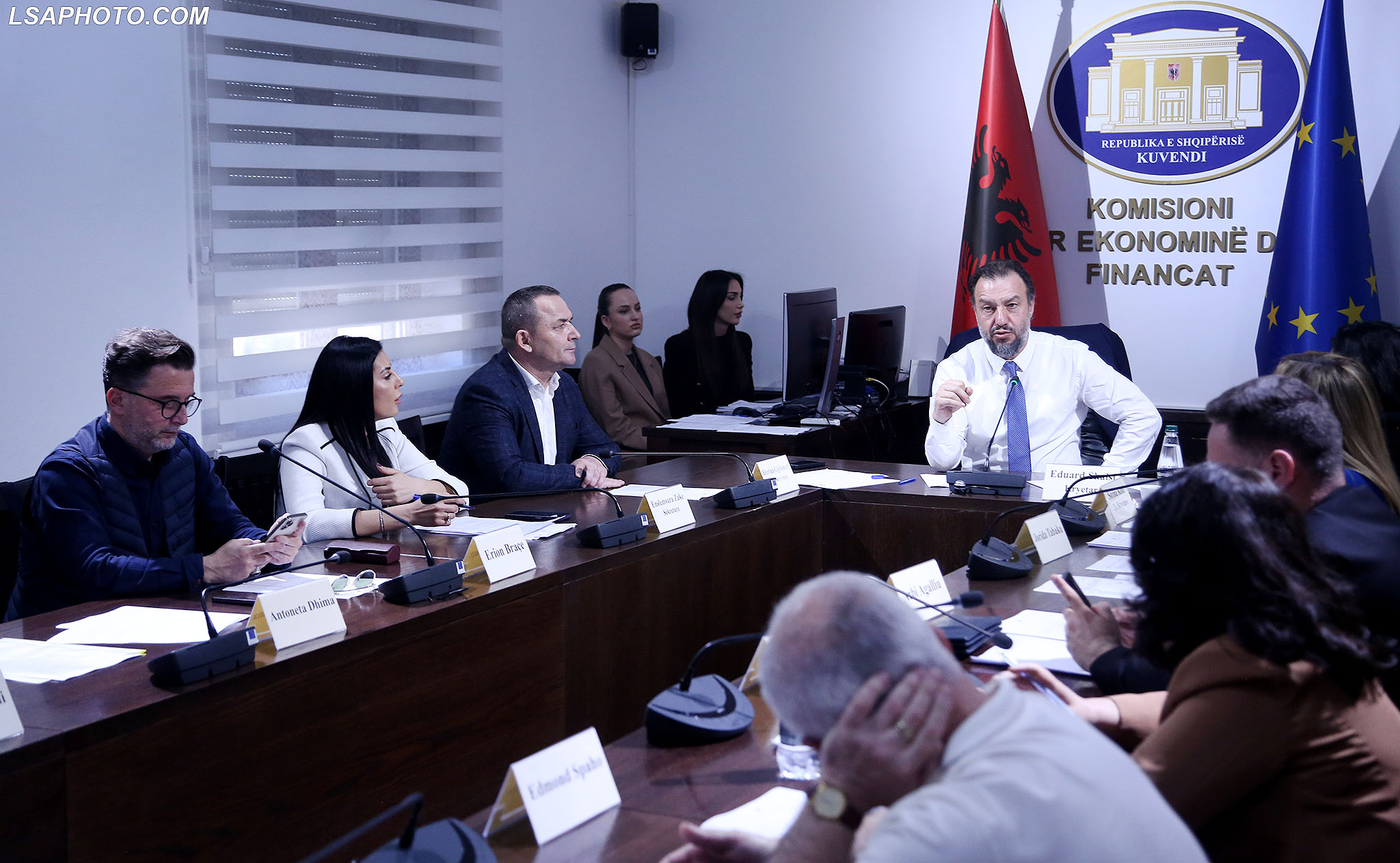 Socialistët i hapin rrugë shembjes së pronave publike për interesa private