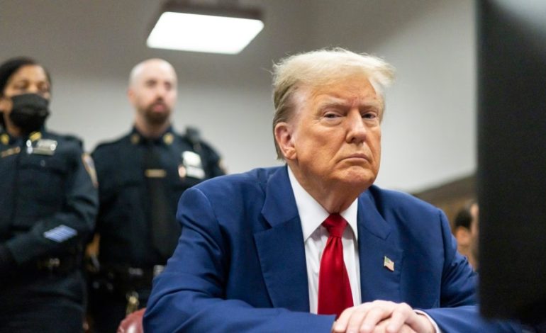 Trump gjobitet 9 mijë dollarë, gjykatësi: Ai mund të burgoset nëse përsëritet shkelja e urdhrit