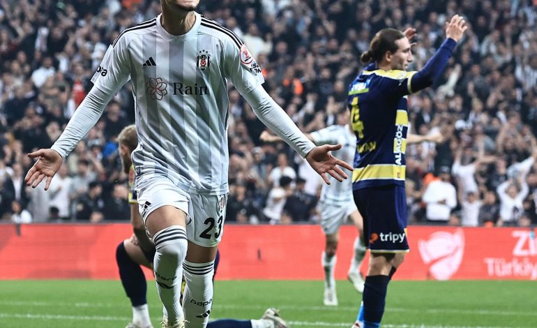 Gol dhe spektakël, dërgoi Beshiktash në finale, Muçi, është ai idhulli i tifozëve (VIDEO)