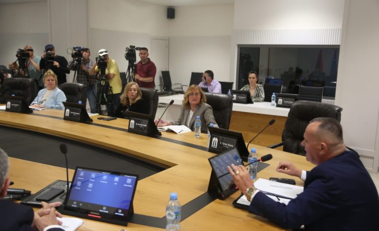 “I urojmë shëndet”, KLP voton mbarimin e mandatit të Alfred Ballës