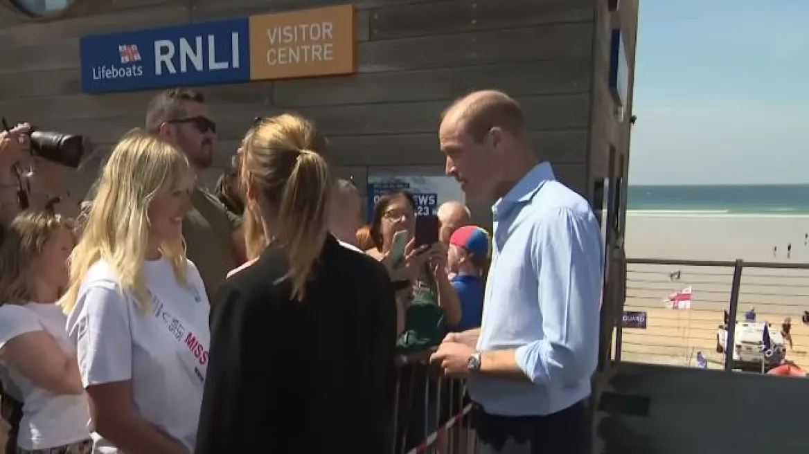Video/ Gruaja i kërkoi Princit William ta puthte, ja si reagoi ai