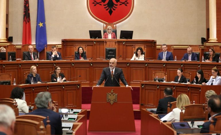 Rezoluta, sherr dhe pakt në Kuvend/ Opozita abstenon, por merr pjesë në komision, Rama: SPAK nuk preket