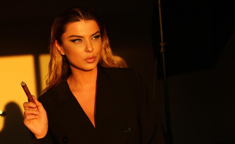 “Asnjë nuk rrinte me ’emigranten”/ Rike Roçi: Në Itali jam bullizuar