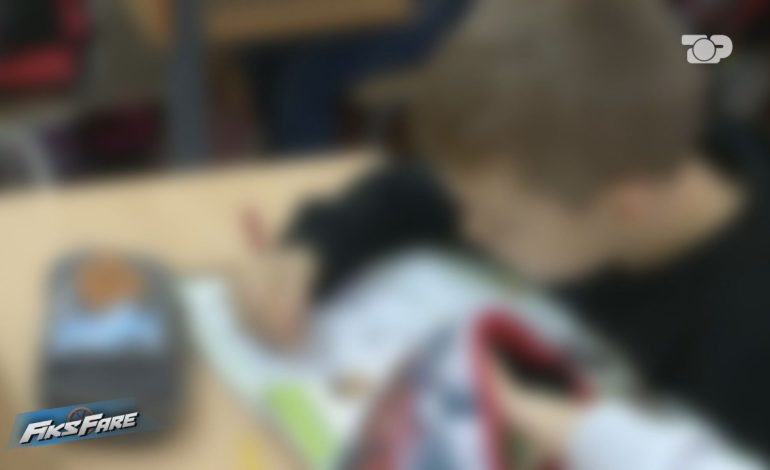 Fëmija i spektrit autik kafshon nxënësit në klasë, shkolla dhe ZVA-ja reagon pas interesimit të Fiksit