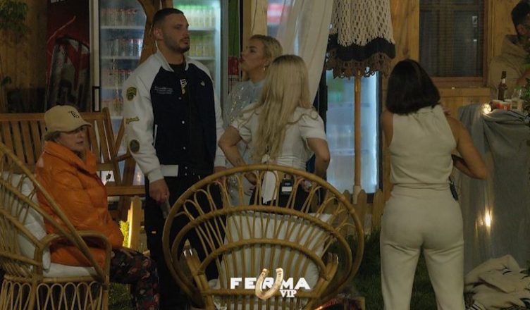 “Je fiks për të të puthur”! Çfarë po ndodh mes dy fermerëve?