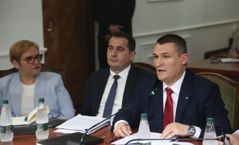 “Po e mbani padrejtësisht në arrest”, Dumani i përgjigjet Nokës për Berishën: Drejtësia nuk mund të sfidohet! S’ka shans njeri të më ndikojë mua nga politika (E PLOTË)