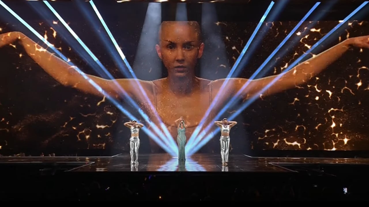 Skena gjigante nën tingujt e këngës “Titan”, Besa Kokëdhima performon në natën e dytë të “Eurovision 2024” (Fotot)
