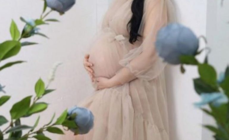 Pritjes i erdhi fundi, moderatorja bëhet nënë për herë të dytë!