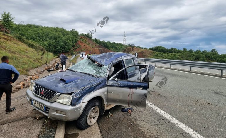 LAJM I FUNDIT/ Aksident në Rrëshen, Fouristrada ku udhëtonte një familje përplaset disa herë