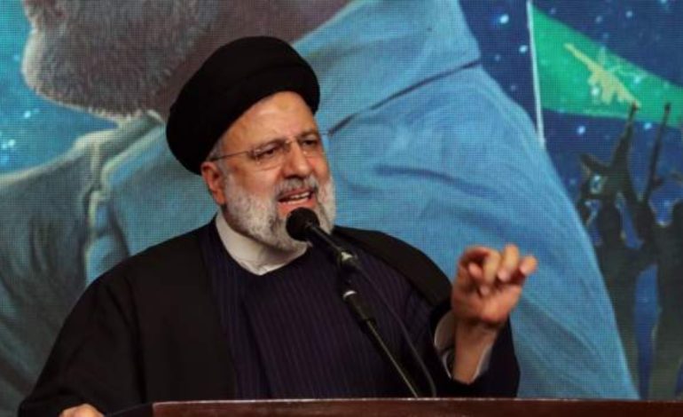 Presidenti i Iranit ende i zhdukur, mjegulla e dendur pengon ekipet e kërkim-shpëtimit