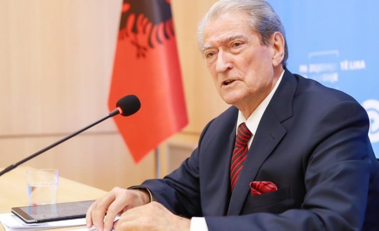 Berisha prezanton programin ekonomik nga arresti shtëpiak: Rikthim i taksës se sheshtë 10%, ulje edhe e TVSH-së