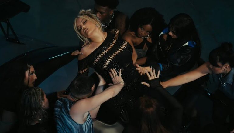 Bebe Rexha publikon hitin e ri “Chase It (Mmm Da Da Da)”