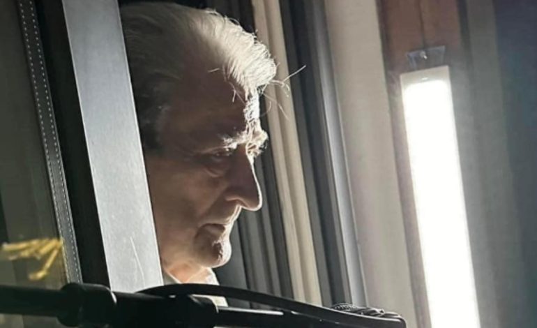 “Jo një kryetar që na kujton vitet ’90”, Berisha reagon pas deklaratës së Escobar: Qytetarët opozitarë e kanë treguar se kush është përfaqësuesi i tyre legjitim