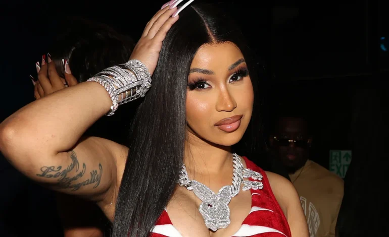 Cardi B mori një ekip të tërë në Met Gala për t’i mbajtur fustanin