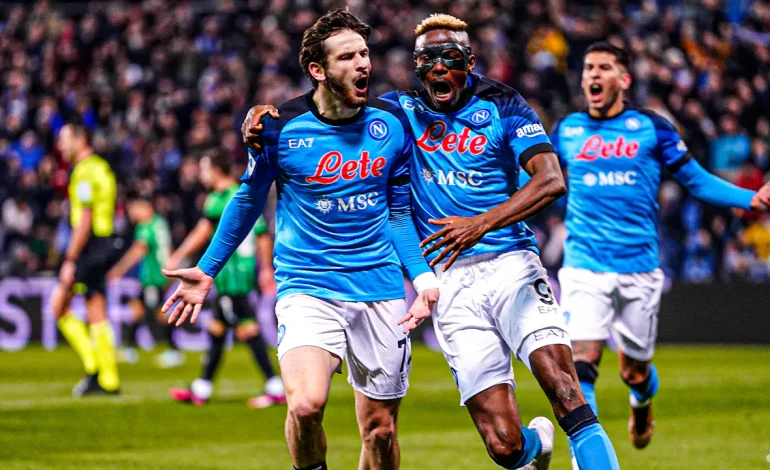 E ardhmja e lojtarit të Napolit, Barcelona dhe PSG futën në garë