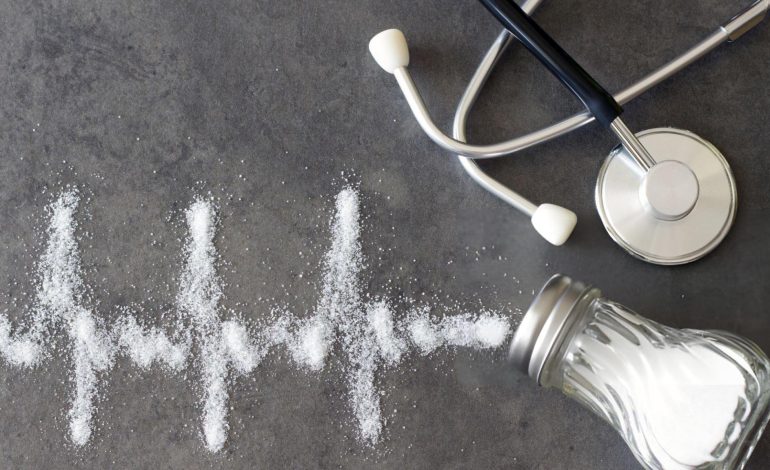 Studimi: Kripë pa Natrium për të Ruajtur Shëndetin e Zemrës