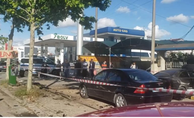 Përplasi për vdekje 50 vjeçarin që lëvizte me biçikletë dhe ia mbathi nga vendngjarja, arrestohet shoferi i mitur i ‘benz’-it në Durrës