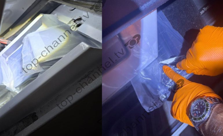 FOTO/ Shtatë pako nën sediljen e shoferit, lënda narkotike ishte paketuar me qese vakumi për të shpëtuar nga qentë anti-drogë