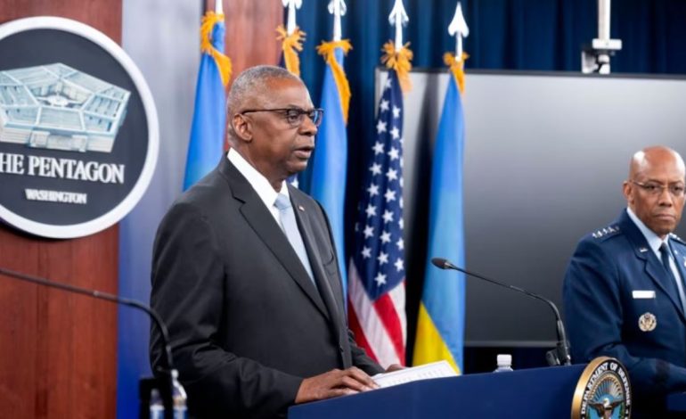 Pentagoni zotohet të vazhdojë transferimin e armëve në Ukrainë