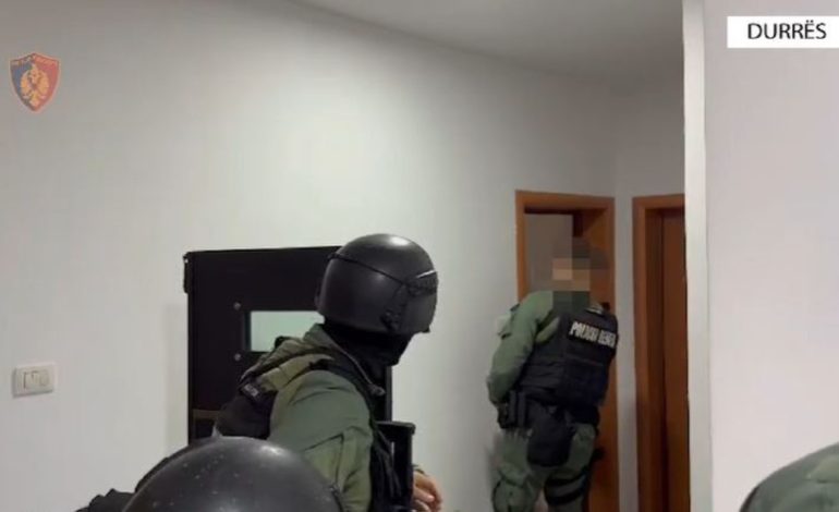 Konflikte brenda familjes? Detaje nga ngjarja e rëndë në Durrës/ Babai që mori peng fëmijët dyshohet se ishte nën efektin e drogës, gruaja u largua jashtë vendit