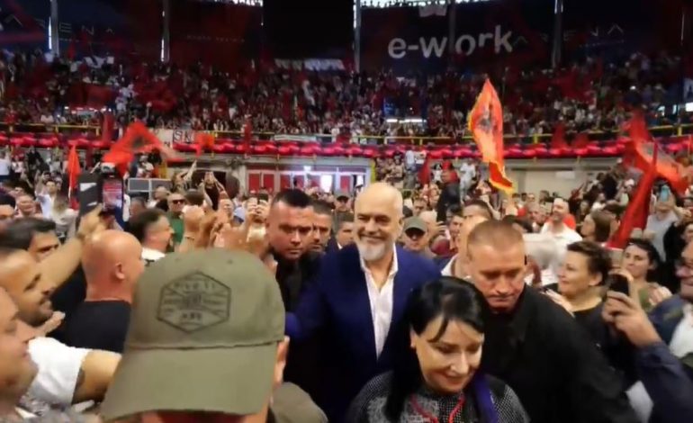 Rama pas takimit me emigrantët në Milano: Emocion i paharrueshëm, s’do harroj fytyrat e shqetësuara të autoriteteve italiane, kishin frikë se…