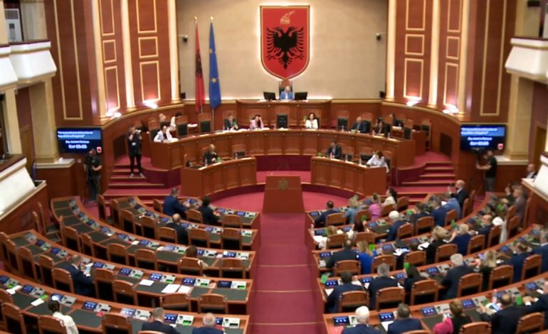 LAJM I FUNDIT! Miratohet me 74 vota pro në Kuvend ngritja e Komisionit të Posaçëm Antikorrupsion									
									 30/05/2024 17:44