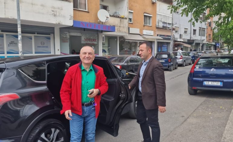 Kreu i Partisë së Lirisë, Ilir Meta paraqitet në Prokurorinë e Tiranës 
 14/05/2024 11:36