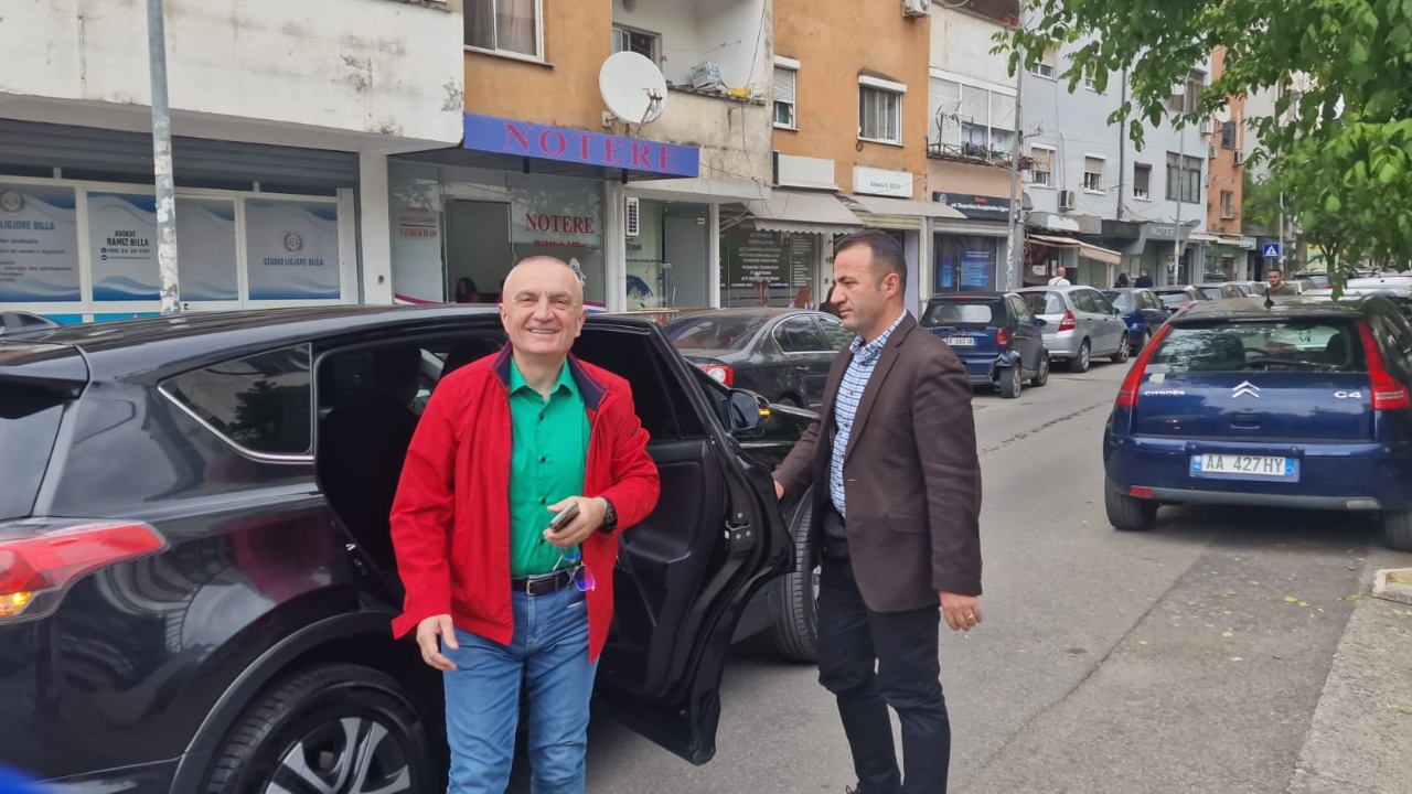 Kreu i Partisë së Lirisë, Ilir Meta paraqitet në Prokurorinë e Tiranës 
 14/05/2024 11:36
