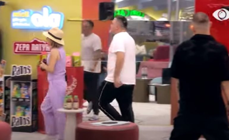 “Mos guxo t’i përmendësh më fëmijët e mi, çfarë të kanë bërë ata?!”, degradon debati mes Eglës dhe Julit, aktorja ia plas të qarit: Dil nga shtëpia! O ti, o unë këtu