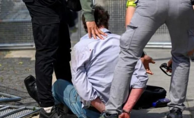 Sulmoi kryeministrin sllovak, hetimi: 71-vjeçari nuk veproi vetëm, pjesë e një grupi..