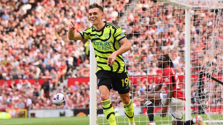 VIDEO/ Arsenali rikthehet në krye të Premier League, ndaj United vendos Trossard