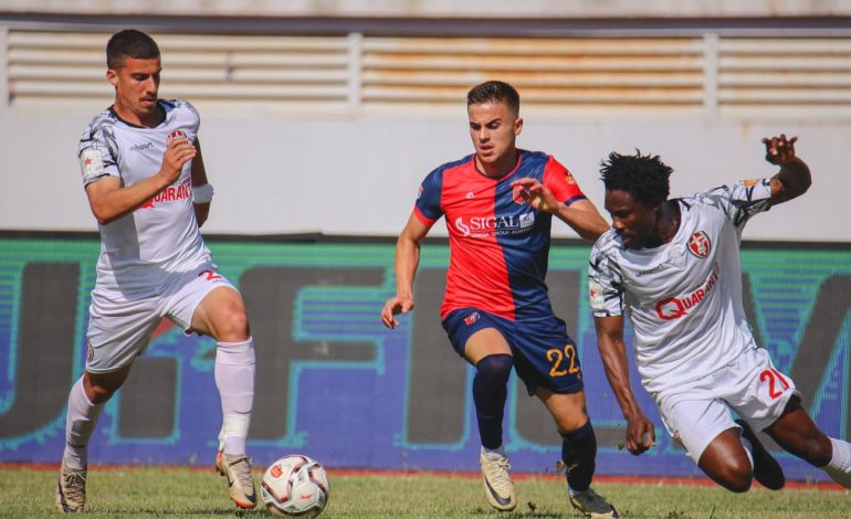 Pikantet e Vllaznia-Skënderbeu/ Shkodranët festojnë çdo gol, “driblojnë”… tifozët