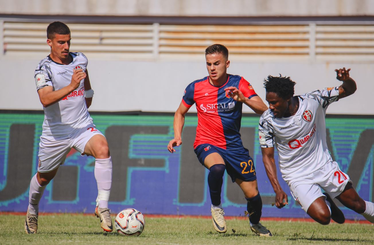 Pikantet e Vllaznia-Skënderbeu/ Shkodranët festojnë çdo gol, “driblojnë”… tifozët
