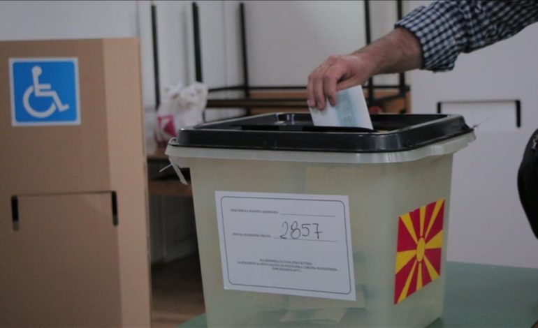 Zgjedhjet parlamentare në Maqedoninë e Veriut/ Deri më tani kryeson VMRO, ja sa mandate pritet të kenë partitë në Kuvend