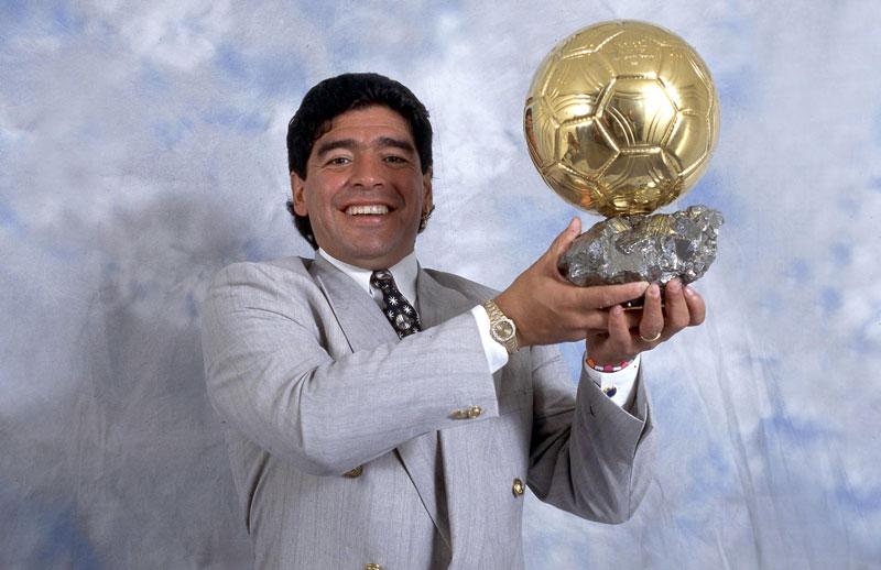 Ia vodhën mafiozët në Napoli, gjendet “Topi i Artë” i Maradonës. Do shitet për shifrën marramendëse në ankand