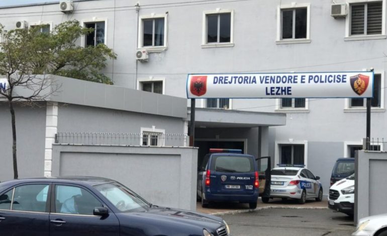 Dyshohet se shkoi i dehur në zyrë dhe ngacmoi agjenten e krimeve, AMP heton shefin e Komisariatit në Lezhë