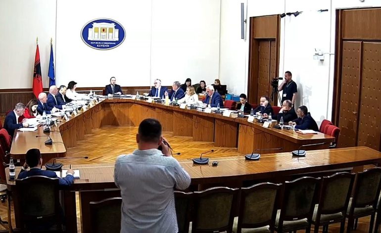 Debatet e forta në komisionin e TIMS, anëtarët e PS shkëputen nga mbledhja