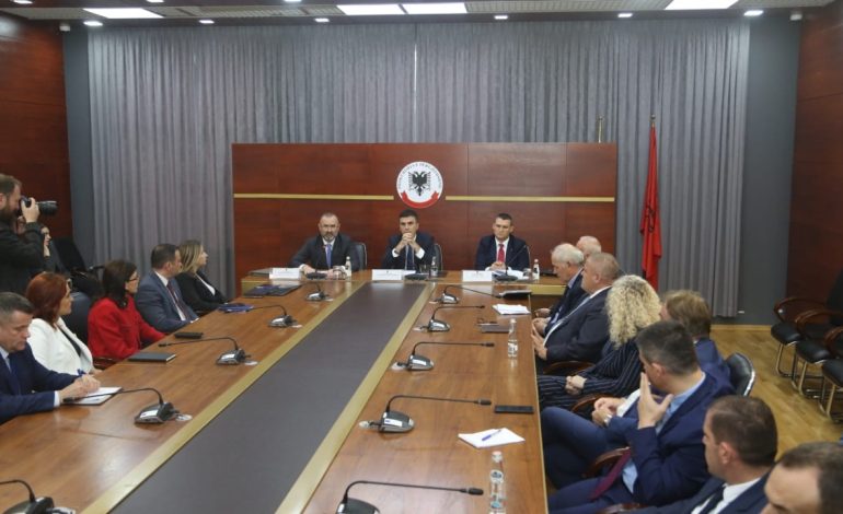 Deklarata e Dumanit për statusin e prokurorëve, Manja: Jam në krahun e tyre, por Kushtetuta kërkon vullnet më të gjerë se mazhoranca